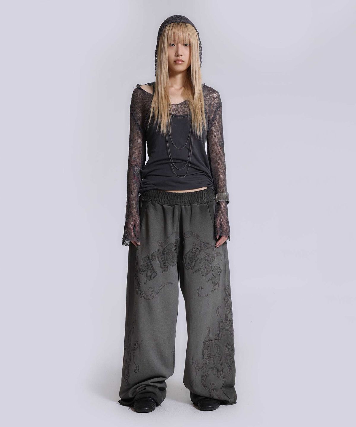 제이디드 런던(JADED LONDON) (U) 페이스리스 아플리케 몬스터 조거 차콜 FAITHLESS APPLIQUE MONSTER JOGGER CHARCOAL