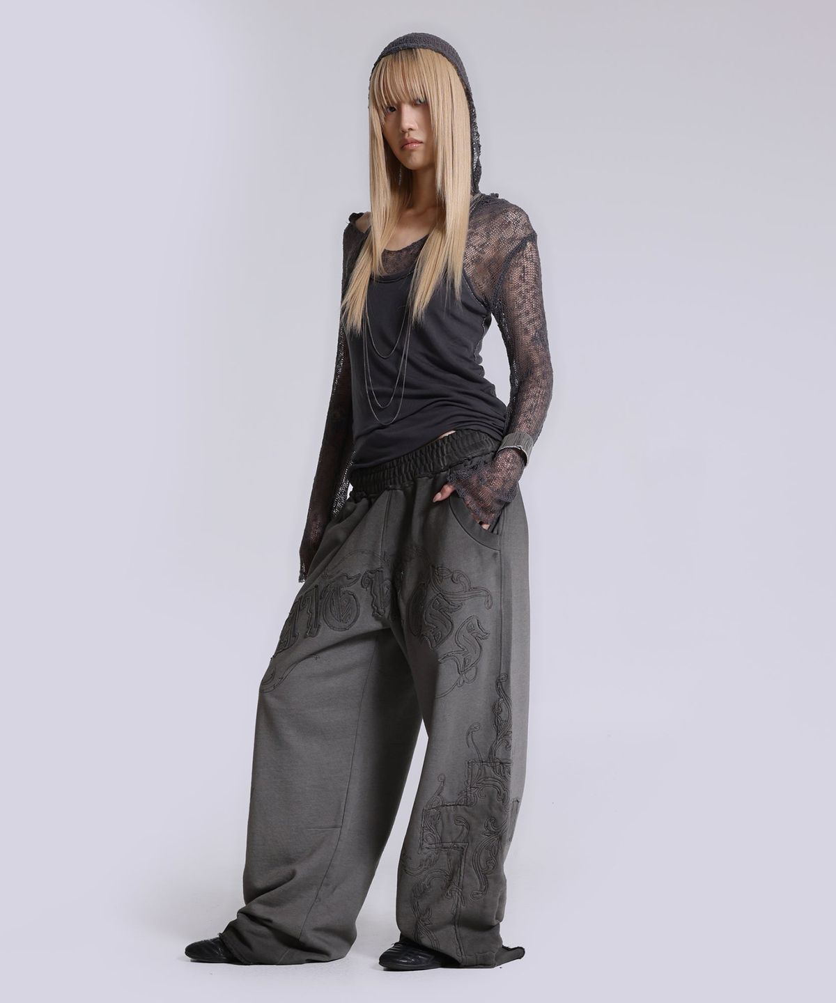 제이디드 런던(JADED LONDON) (U) 페이스리스 아플리케 몬스터 조거 차콜 FAITHLESS APPLIQUE MONSTER JOGGER CHARCOAL