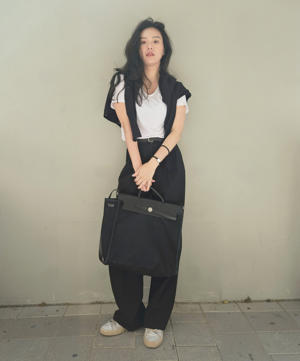 로만손(ROMANSON) 레나타 하프 라운드 R 블랙 가죽시계 RWRLLL1B2700WHWH0