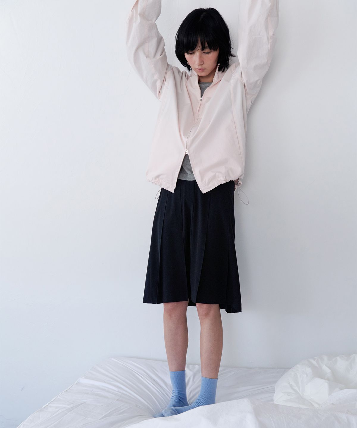 르바(LEVAR) Wide Pleat Midi Skirt - Black