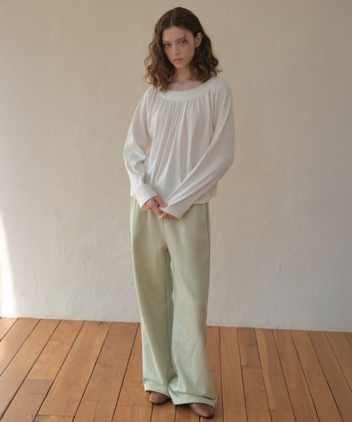 아우어노스텔지아(OURNOSTALGIA) Lace Eyelet Raglan T-shirt_Ivory(O26TP04)