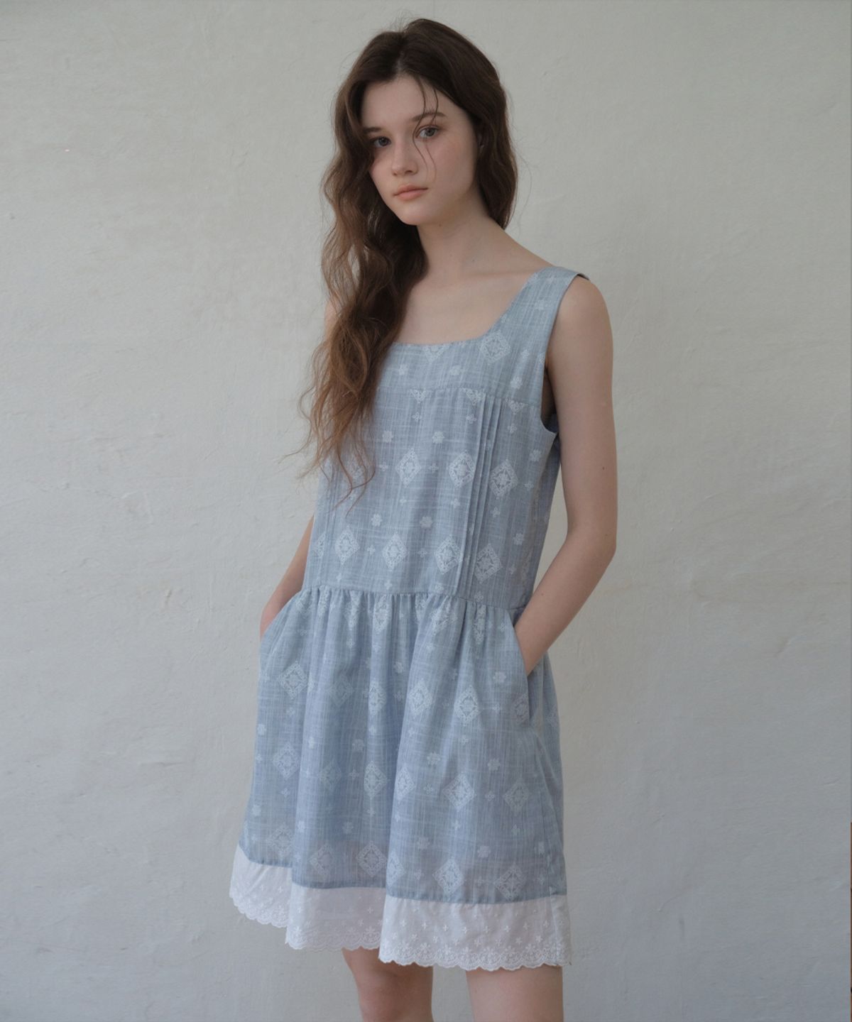 아우어노스텔지아(OURNOSTALGIA) Mori Embroidered Pintuck Dress_Blue(O26OPS02)