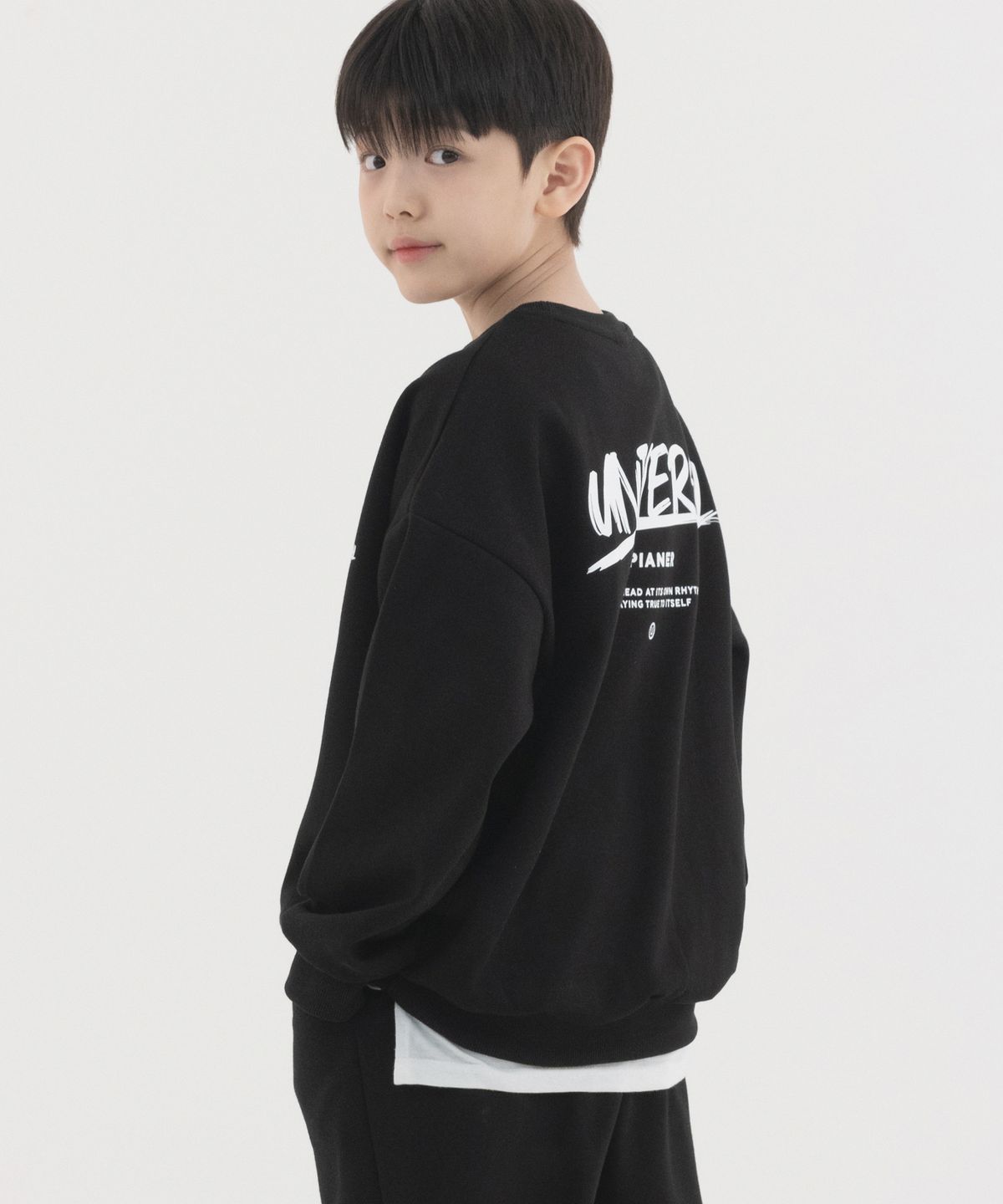 피아네르 키즈(PIANER KIDS) 유니버셜 오버핏 맨투맨 (블랙)