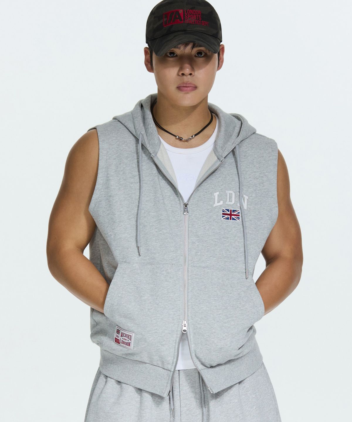 미치코런던 스포츠(MICHIKO LONDON SPORTS) LDN 후드 집업 베스트 멜란지 그레이