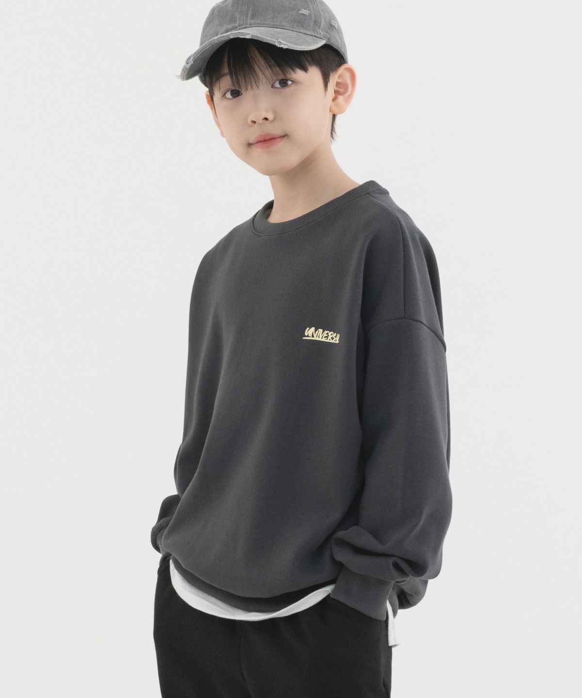 피아네르 키즈(PIANER KIDS) 유니버셜 오버핏 맨투맨 (차콜)