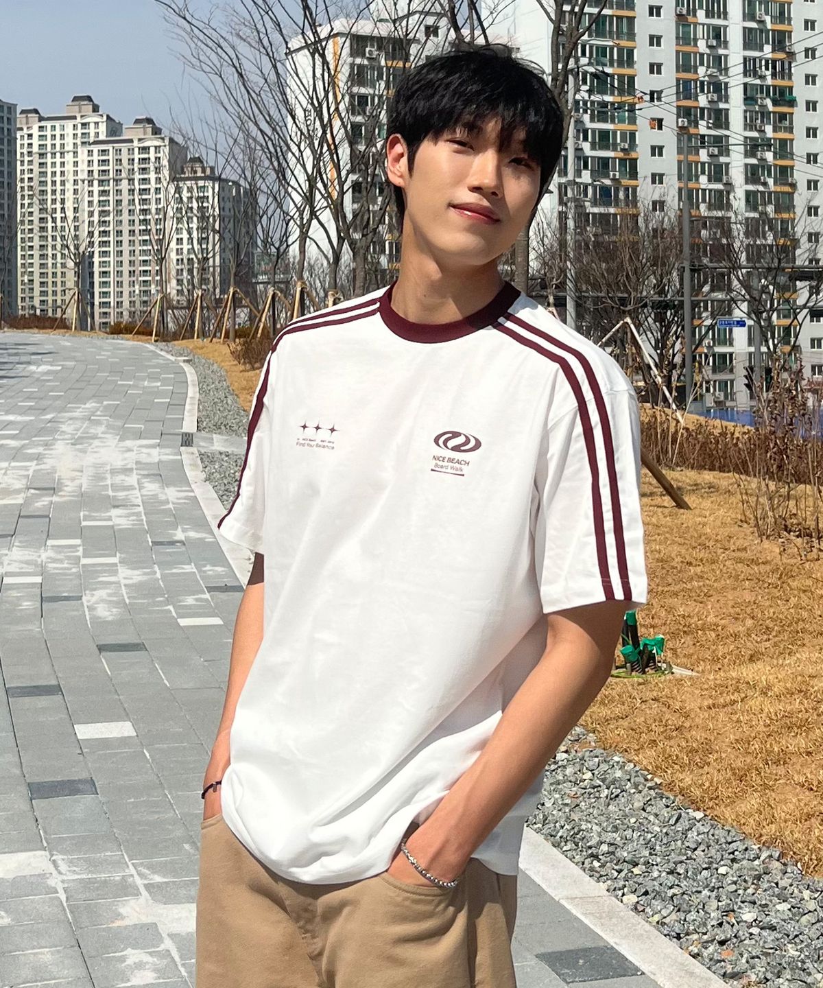 어반디타입(URBANDTYPE) 풋볼 져지 티셔츠_화이트/버건디