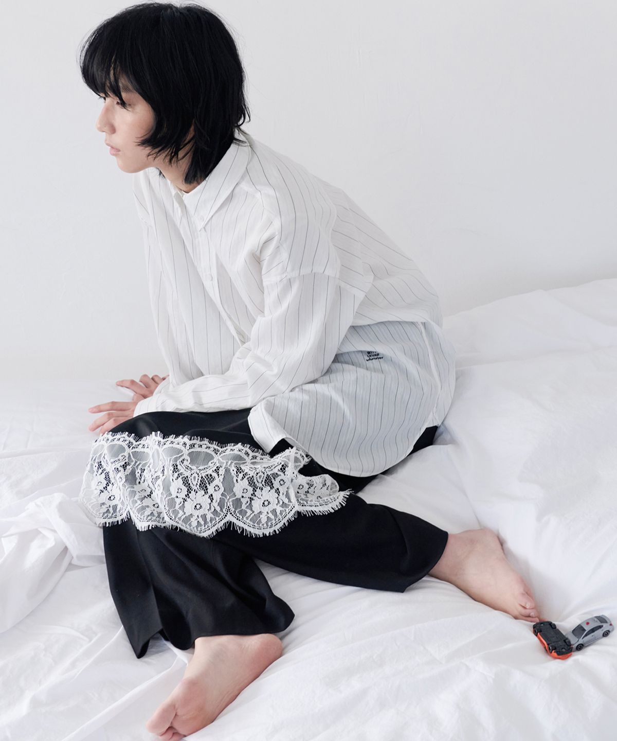 르바(LEVAR) Layered Satin Lace Skirt - Black