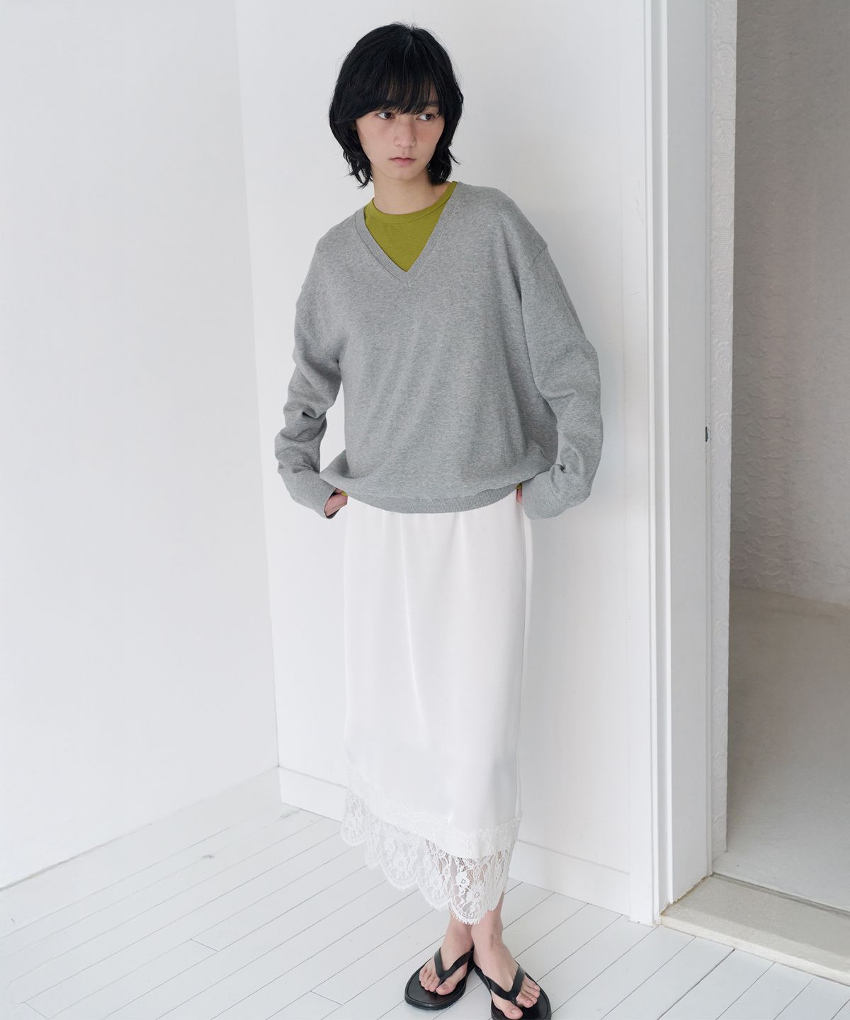 르바(LEVAR) Layered Satin Lace Skirt - Creamy Beige