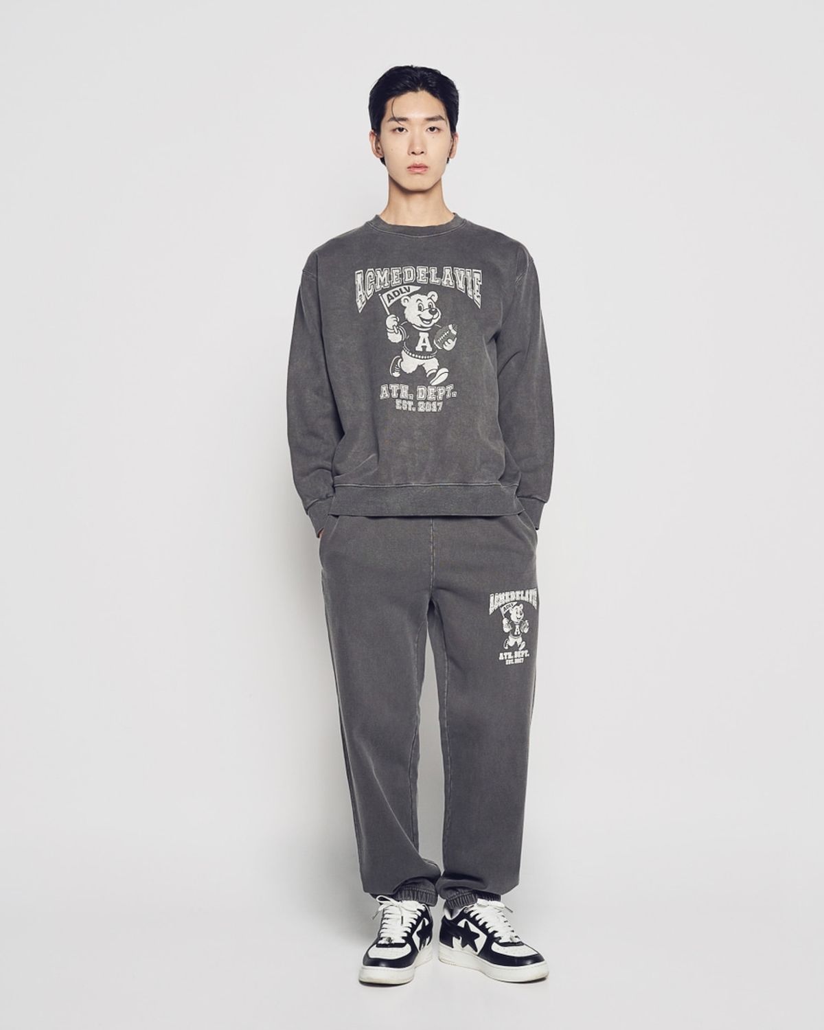 아크메드라비(ACME DE LA VIE) FOOTBALL AC BEAR PIGMENT SWEATSHIRT (2 COLOR)