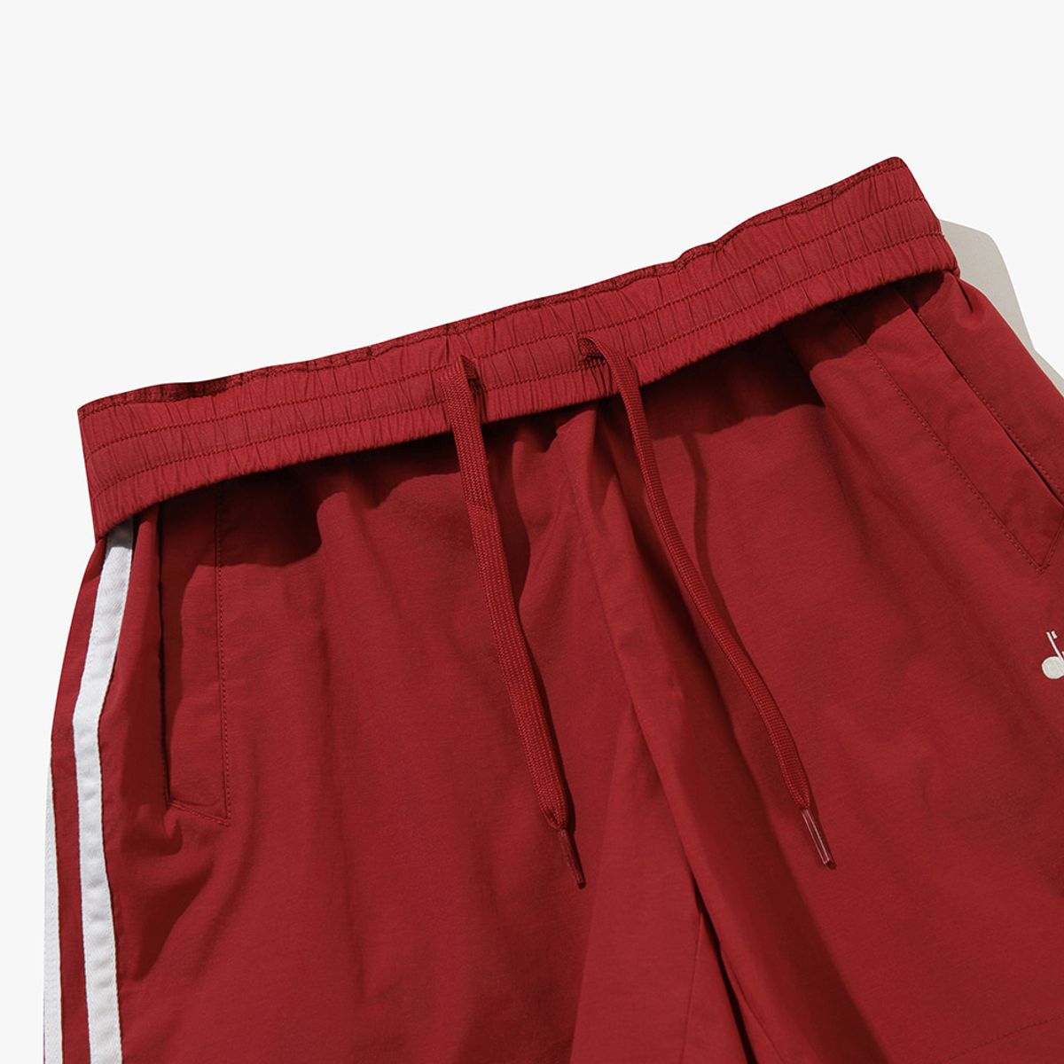 디아도라(diadora) 벤토 4부 쇼츠 RED