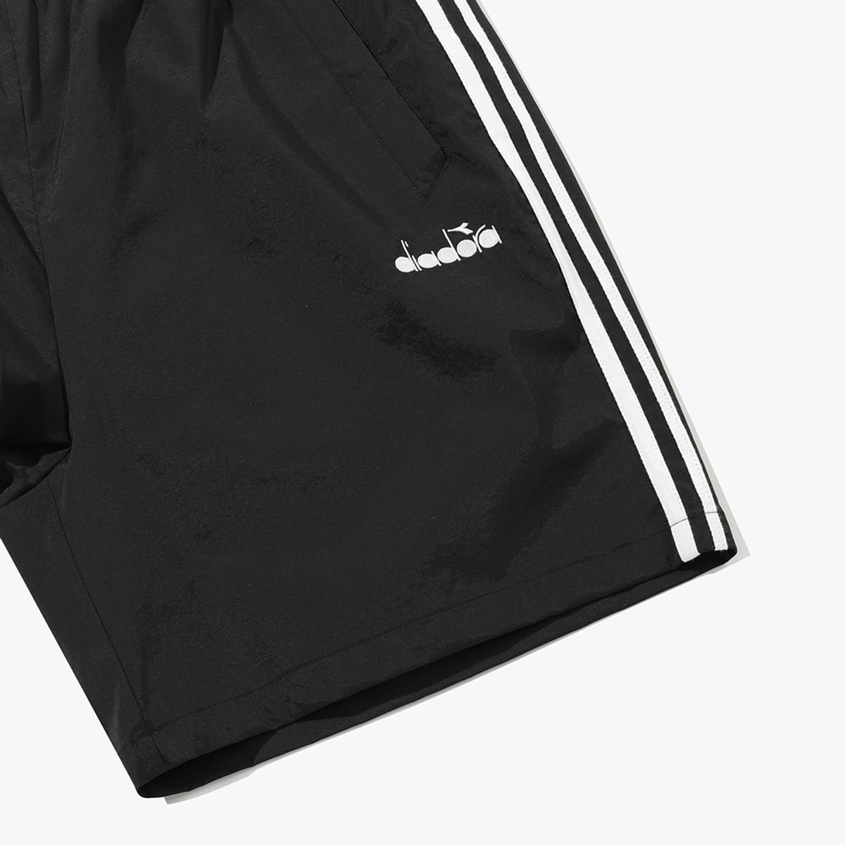 디아도라(diadora) 벤토 4부 쇼츠 BLACK