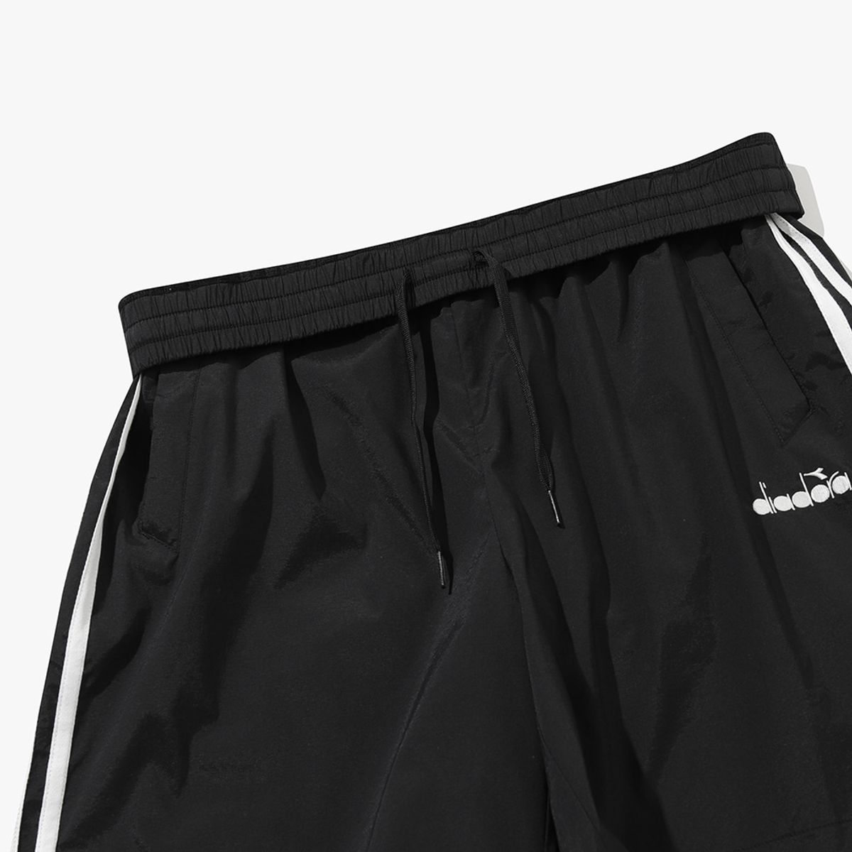 디아도라(diadora) 벤토 4부 쇼츠 BLACK