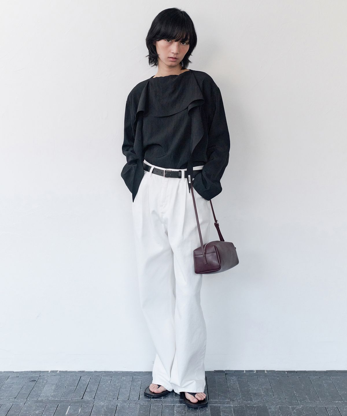 르바(LEVAR) Silky Scarf Blouse - Black