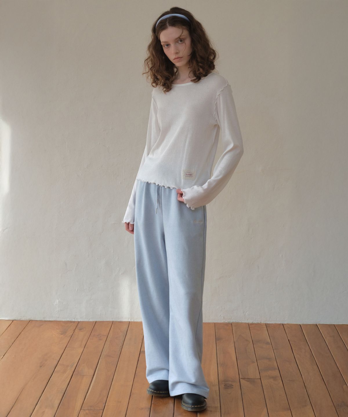 아우어노스텔지아(OURNOSTALGIA) Lace Applique Pigment Sweatpants_Dusty blue(O26PT03)