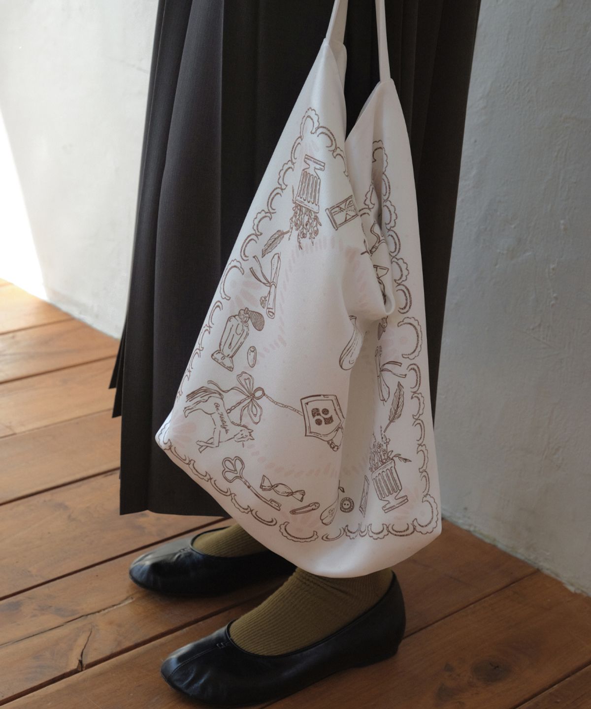 아우어노스텔지아(OURNOSTALGIA) Satin Story Drawing Bag_2color(O26ACC02)