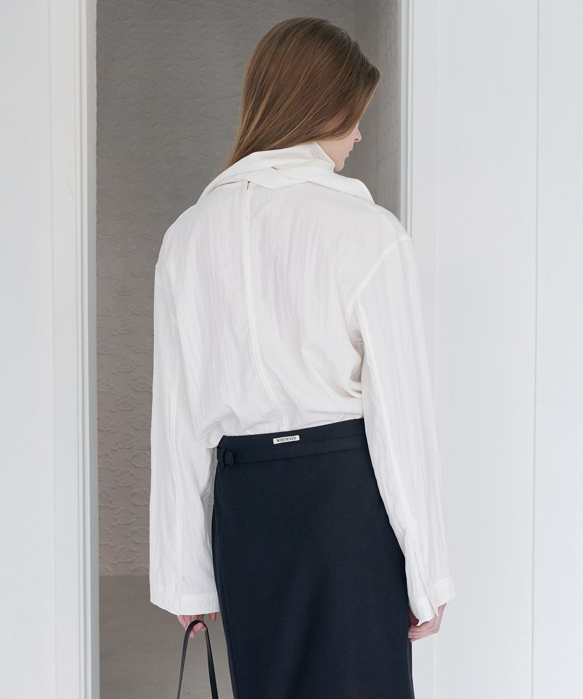 르바(LEVAR) Silky Scarf Blouse - Off White