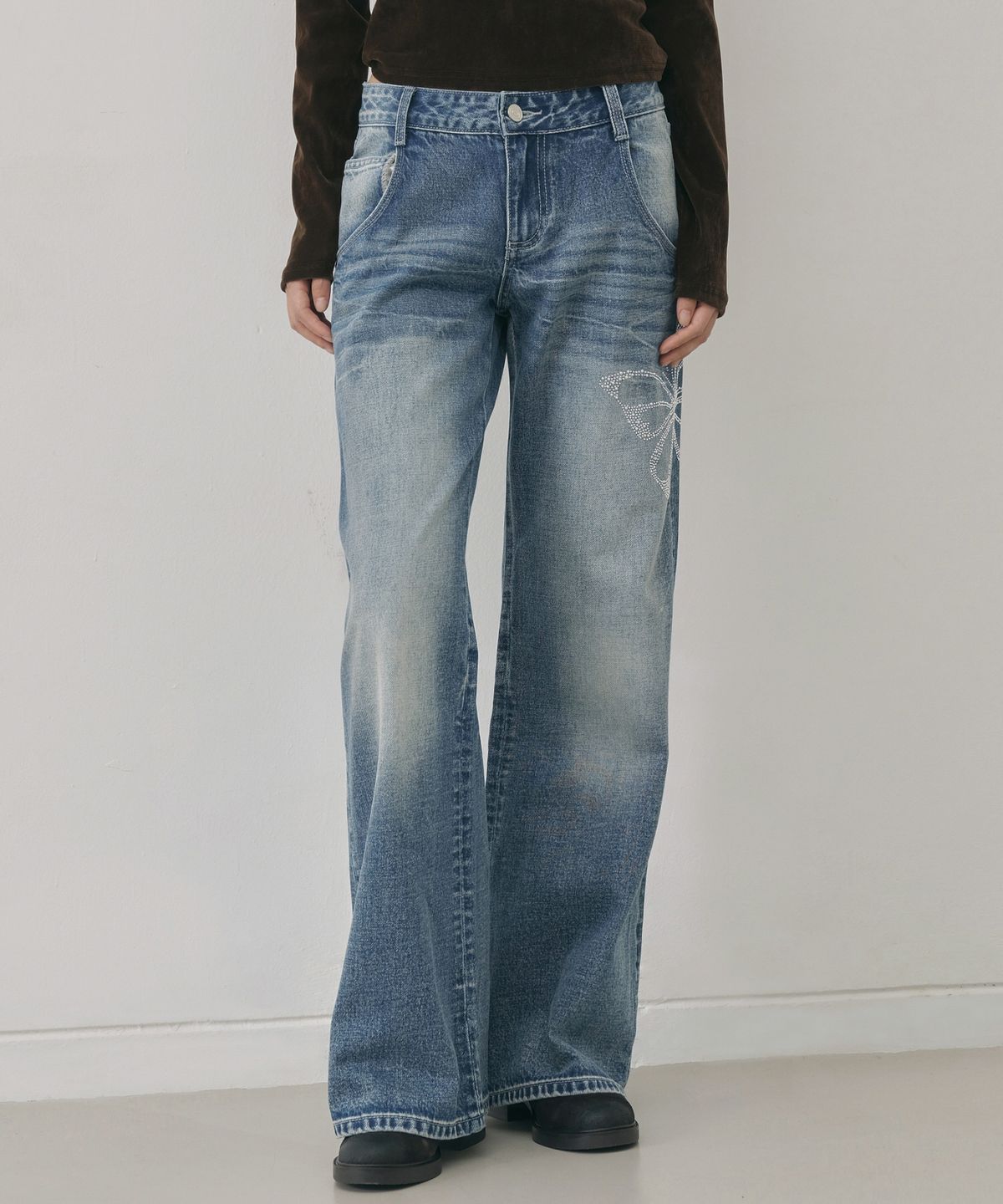 닉앤니콜(NICK&NICOLE) CRYSTAL BUTTERFLY DENIM WIDE PANTS_BLUE