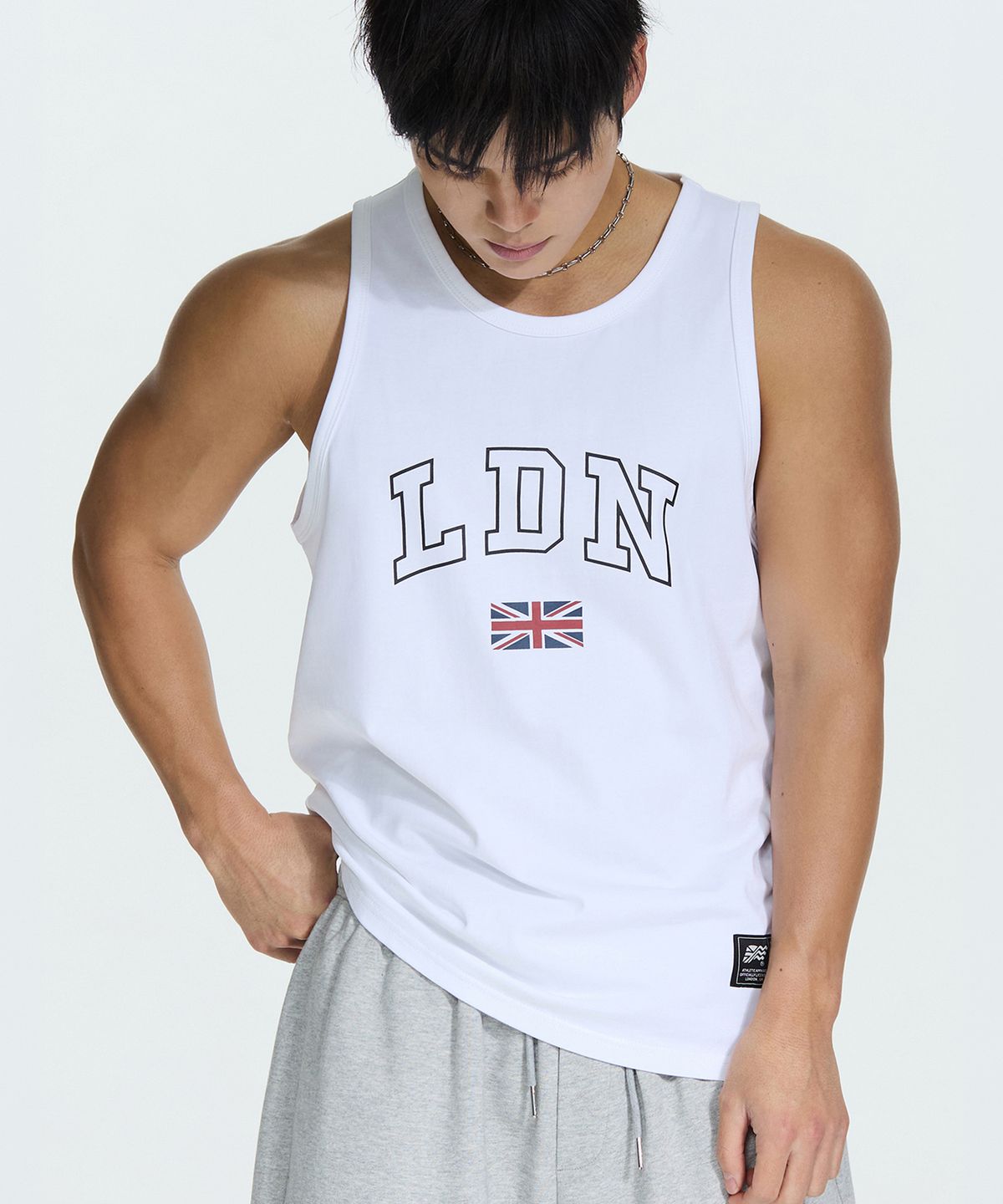 미치코런던 스포츠(MICHIKO LONDON SPORTS) LDN 라운드 슬리브리스 화이트