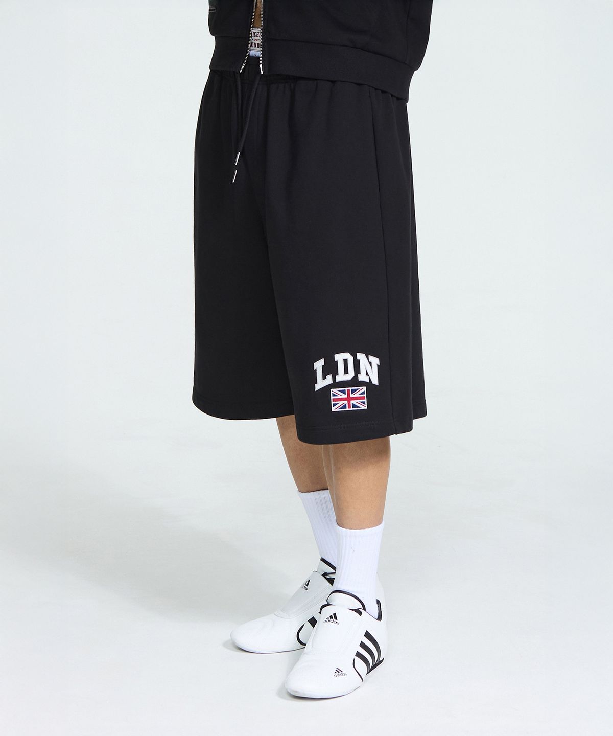 미치코런던 스포츠(MICHIKO LONDON SPORTS) LDN 버뮤다 스웻 팬츠 블랙
