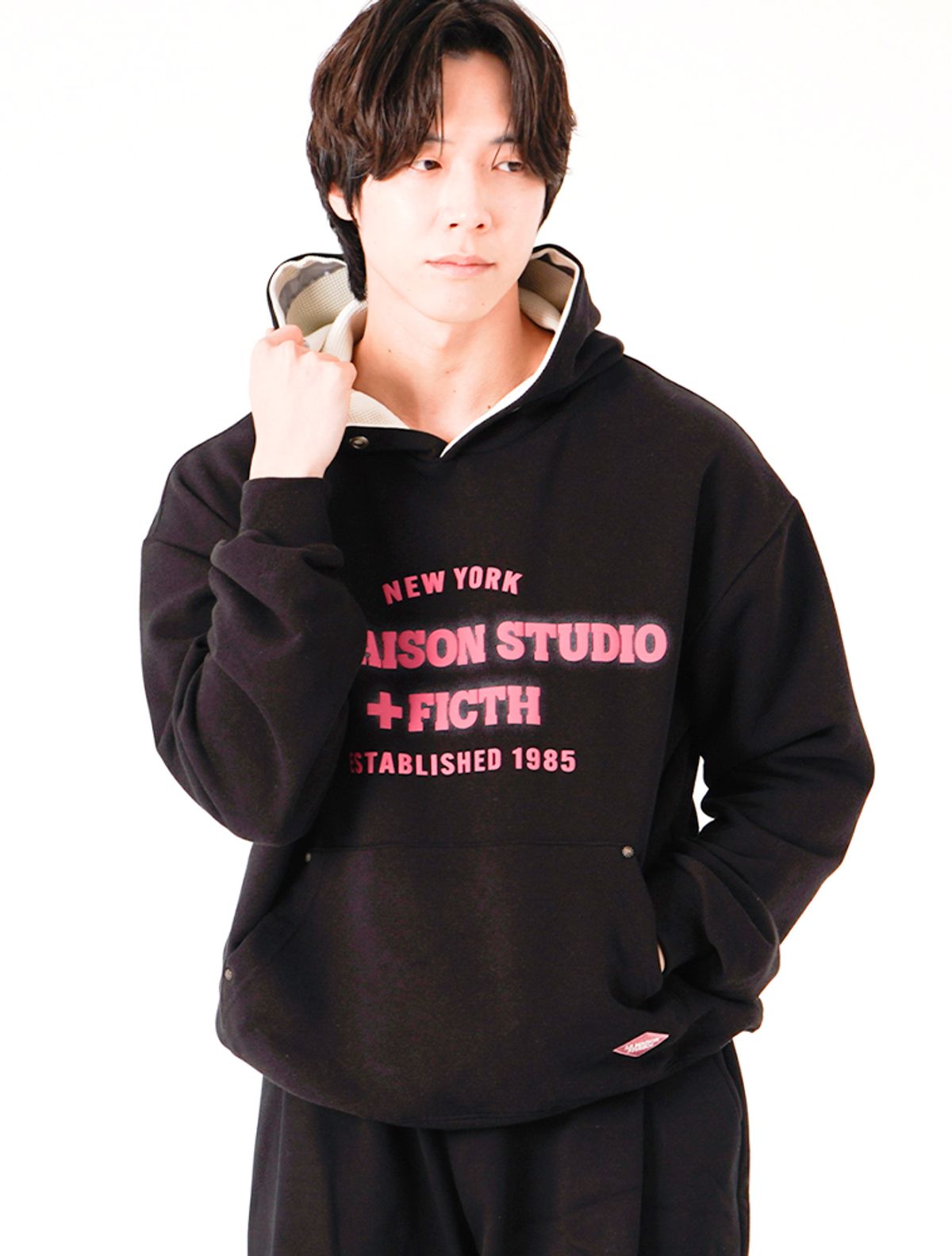 라 메종 스튜디오(LA MAISON STUDIO) LA MAISON ESSENTIAL CROP HOODIE BLACK(FCG1TS683M)