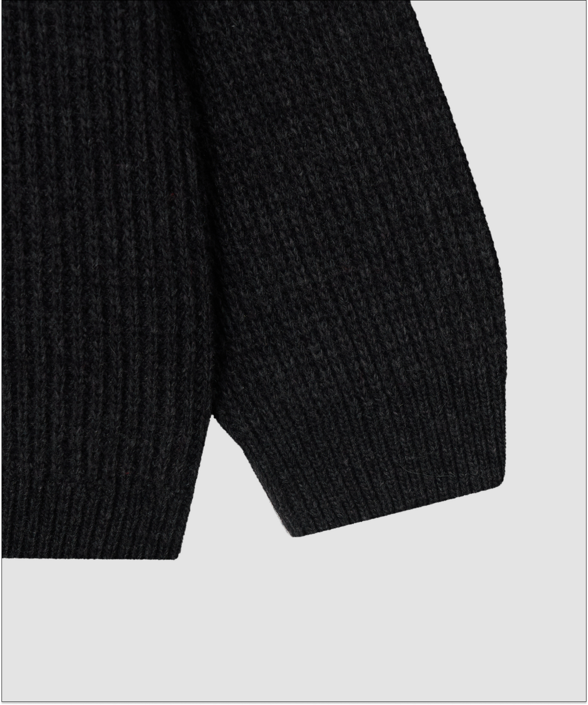 더 릴(THE LILLE) Wholegarment V-Neck Knit_Charcoal