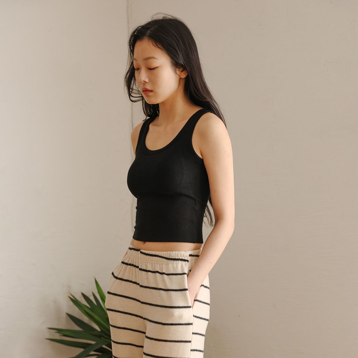 멜라니조이(MELANIE JOY) MJ_Slim-strap classic sleeveless top_2color