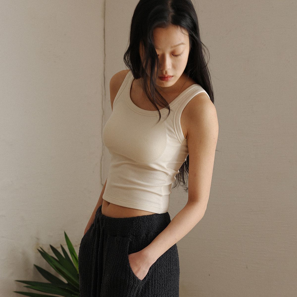 멜라니조이(MELANIE JOY) MJ_Slim-strap classic sleeveless top_2color