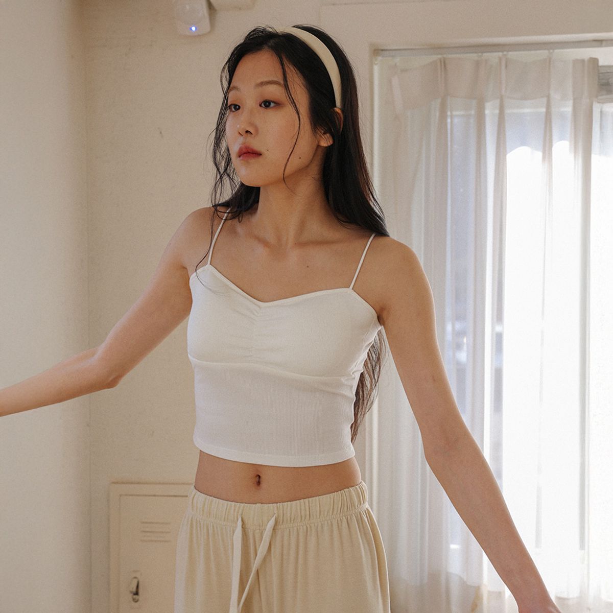 멜라니조이(MELANIE JOY) MJ_Elegant cropped sleeveless top_2color