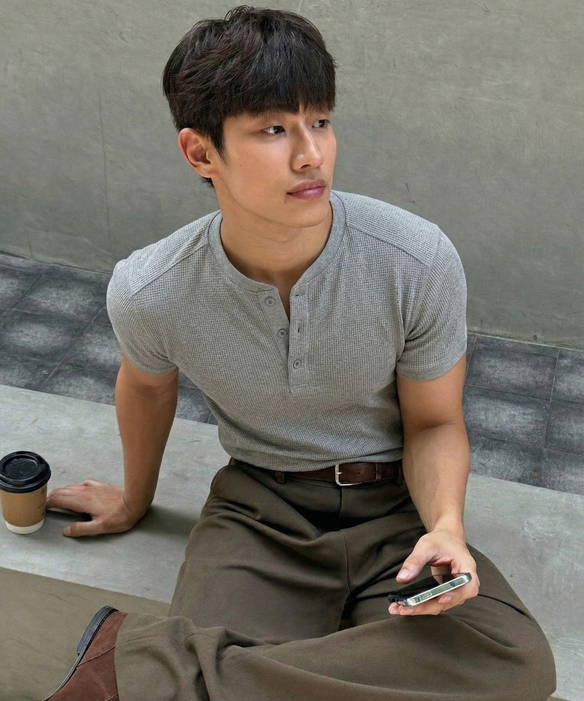 미치코런던 스포츠(MICHIKO LONDON SPORTS) 와플 헨리넥 머슬핏 반팔 티셔츠 멜란지 그레이