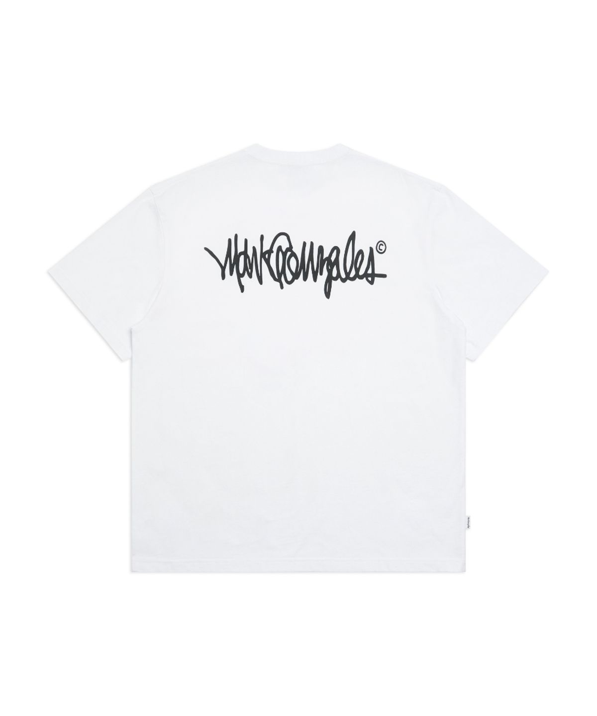 마크곤잘레스(MARK GONZALES) 넥스트 사인로고 반팔 티셔츠 - WHITE