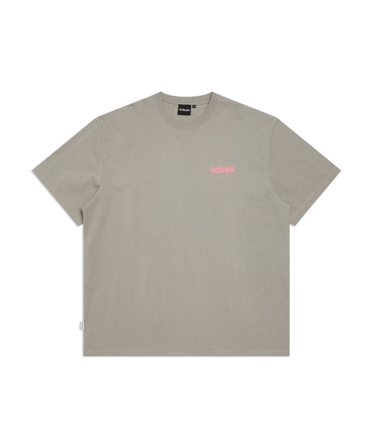 마크곤잘레스(MARK GONZALES) 넥스트 사인로고 반팔 티셔츠 - BROWN GREY