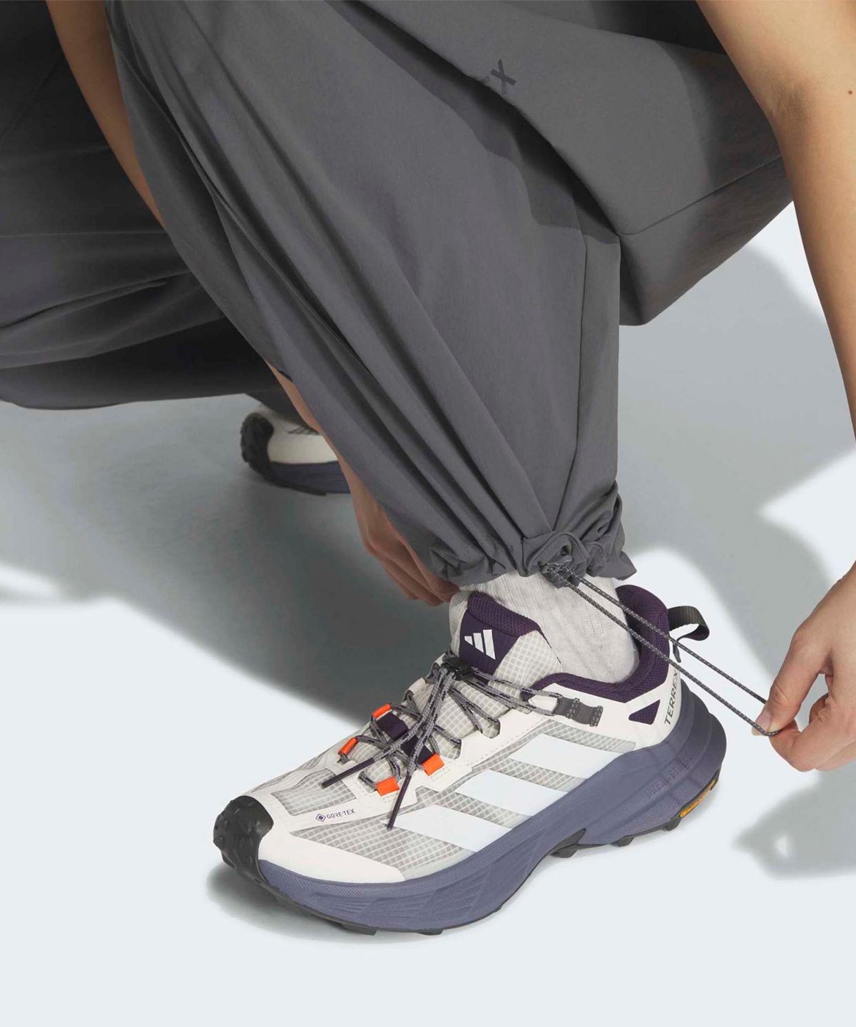 아디다스(ADIDAS) 테렉스 엑스플로릭 바람막이  지퍼 오프 팬츠 - 그래이 / KD4400