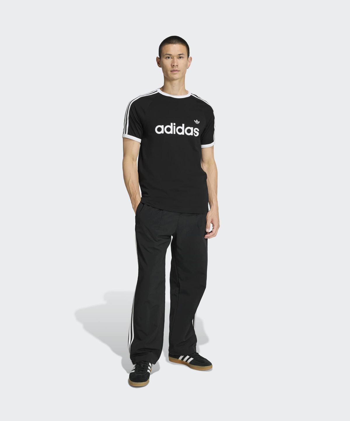 아디다스(ADIDAS) 3-스트라이프 루즈 테일러드 팬츠 - 블랙 / KE3589