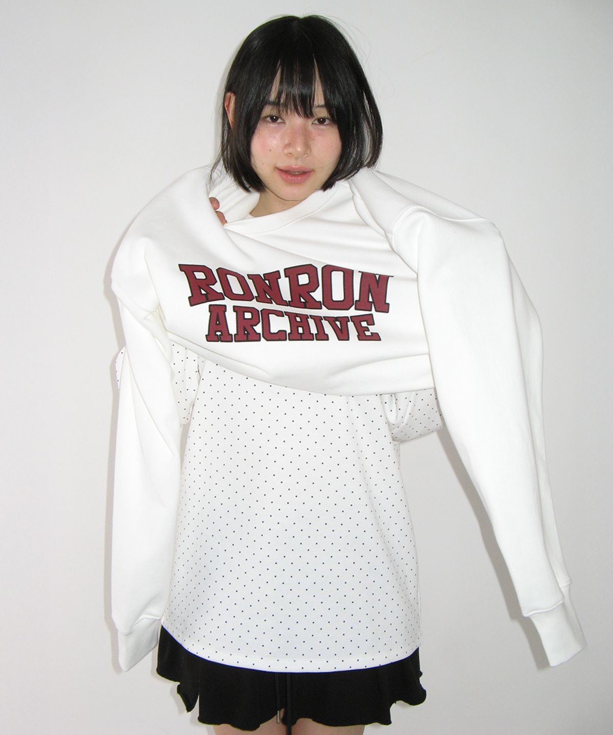 론론(RONRON) BASIC RR ARCHIVE SWEATSHIRT WHITE