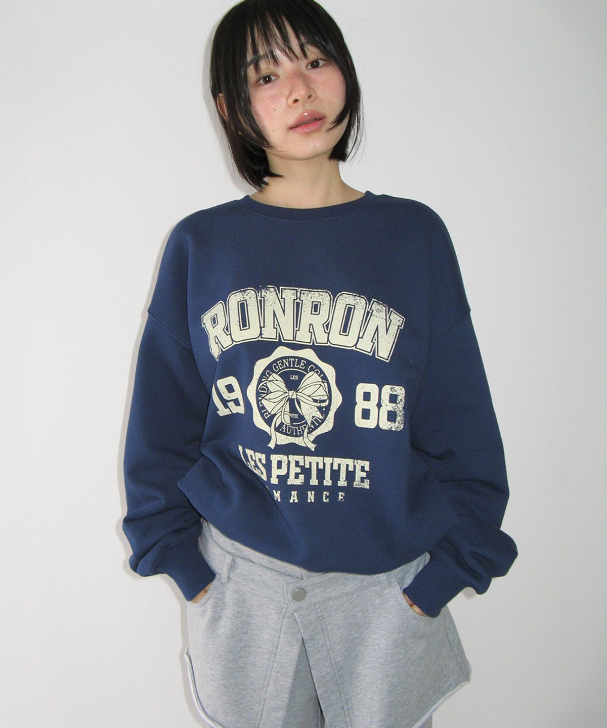 론론(RONRON) RR 1988 VINTAGE RIBBON SWEATSHIRT NAVY