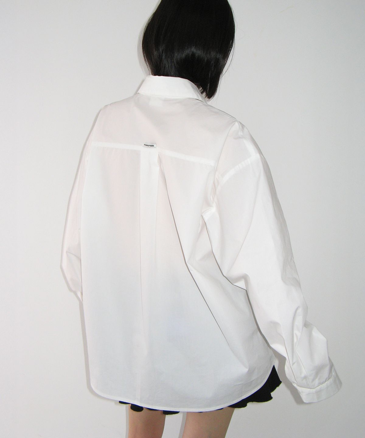 론론(RONRON) BUTTON POCKET OVERSIZED SHIRT WHITE