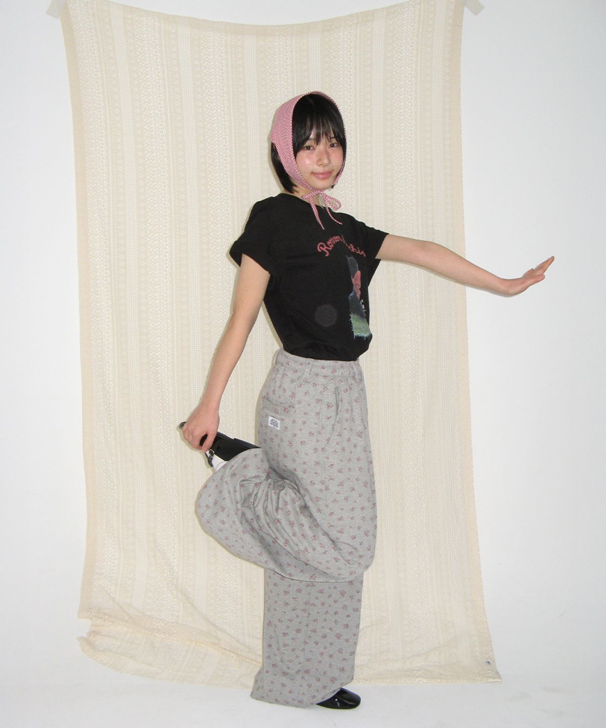 론론(RONRON) RIBBON CAT BASIC FIT T SHIRT BLACK