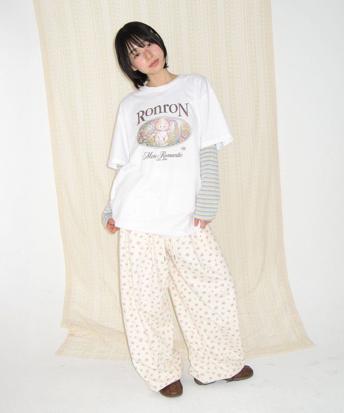 론론(RONRON) FLOWER CAT OVER FIT T SHIRT WHITE
