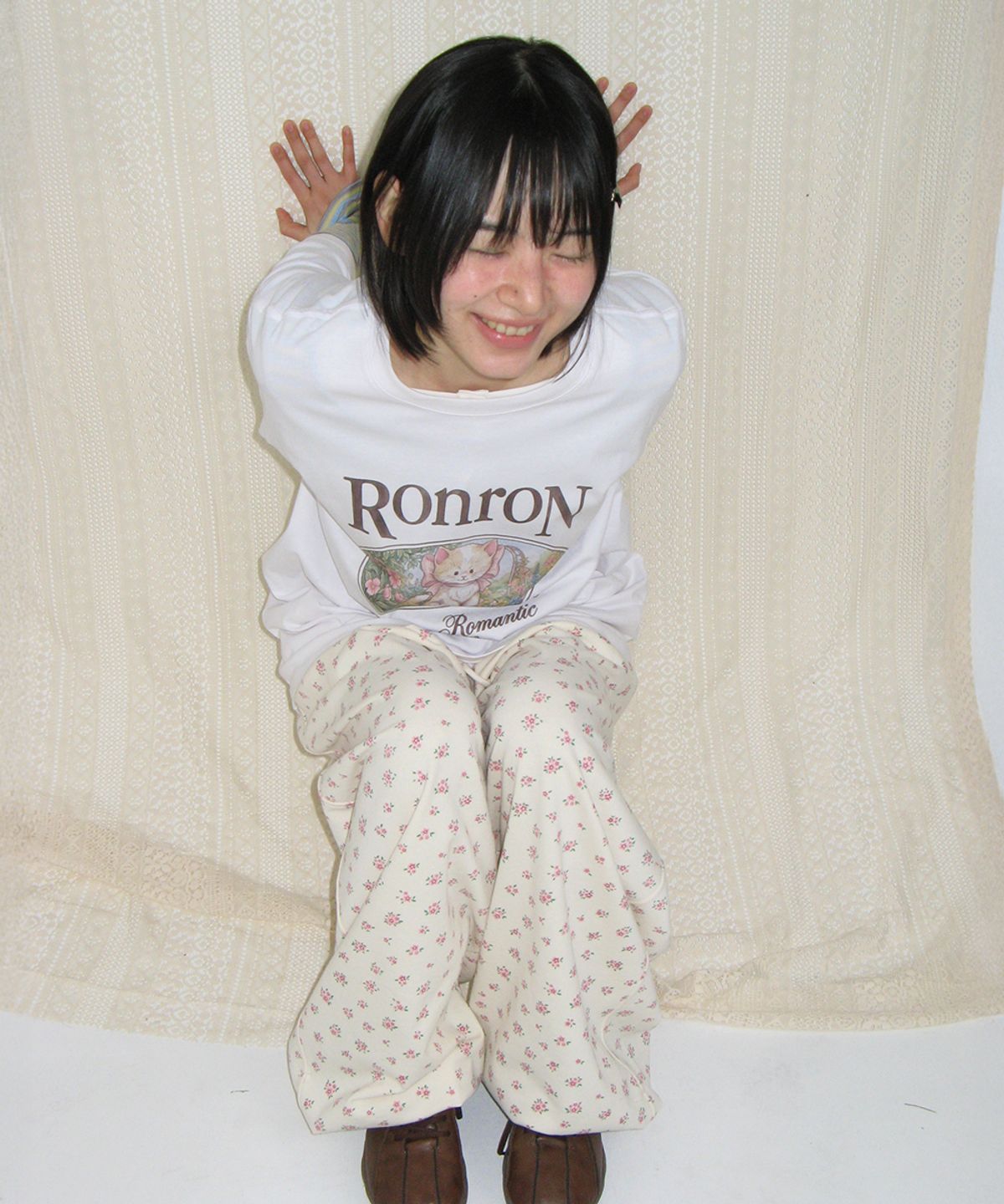 론론(RONRON) FLOWER CAT OVER FIT T SHIRT WHITE