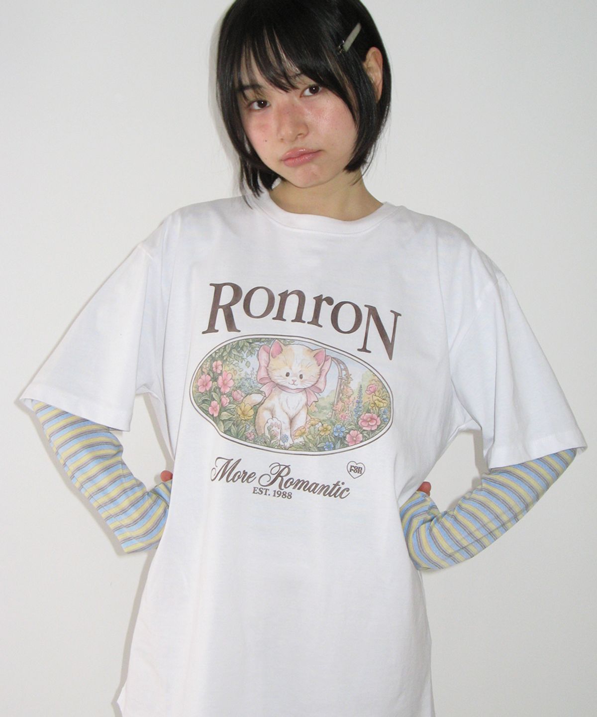 론론(RONRON) FLOWER CAT OVER FIT T SHIRT WHITE
