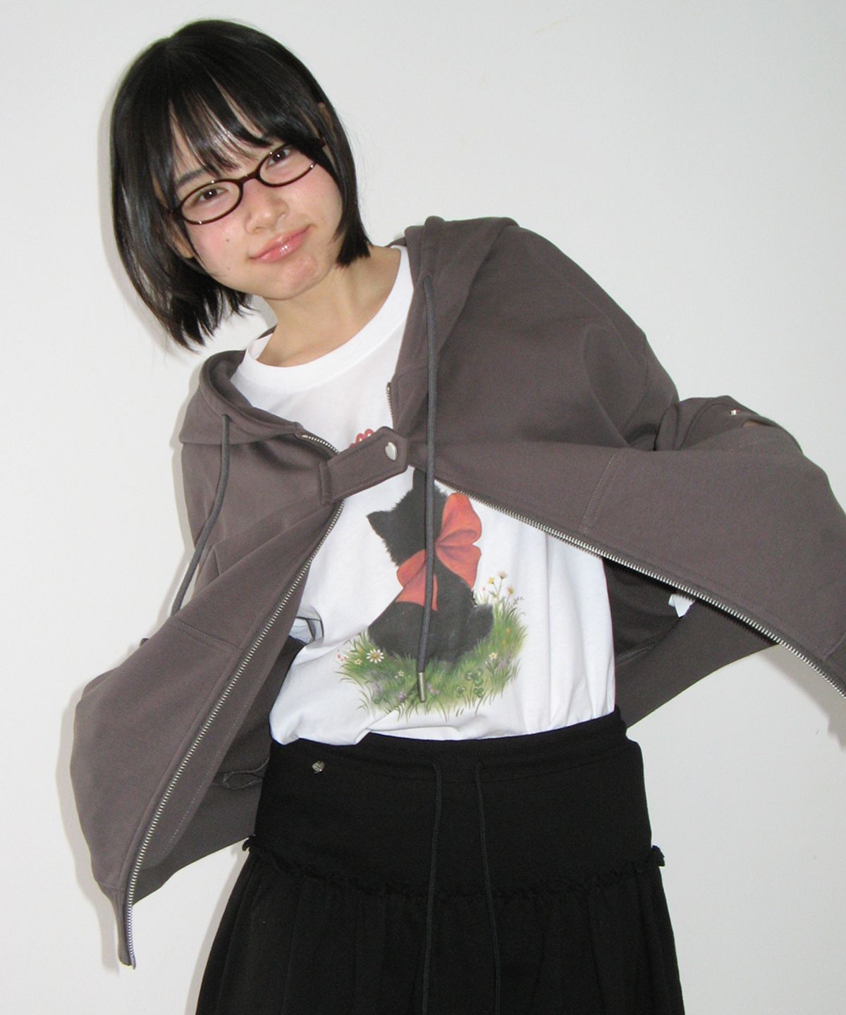 론론(RONRON) RIBBON CAT BASIC FIT T SHIRT WHITE