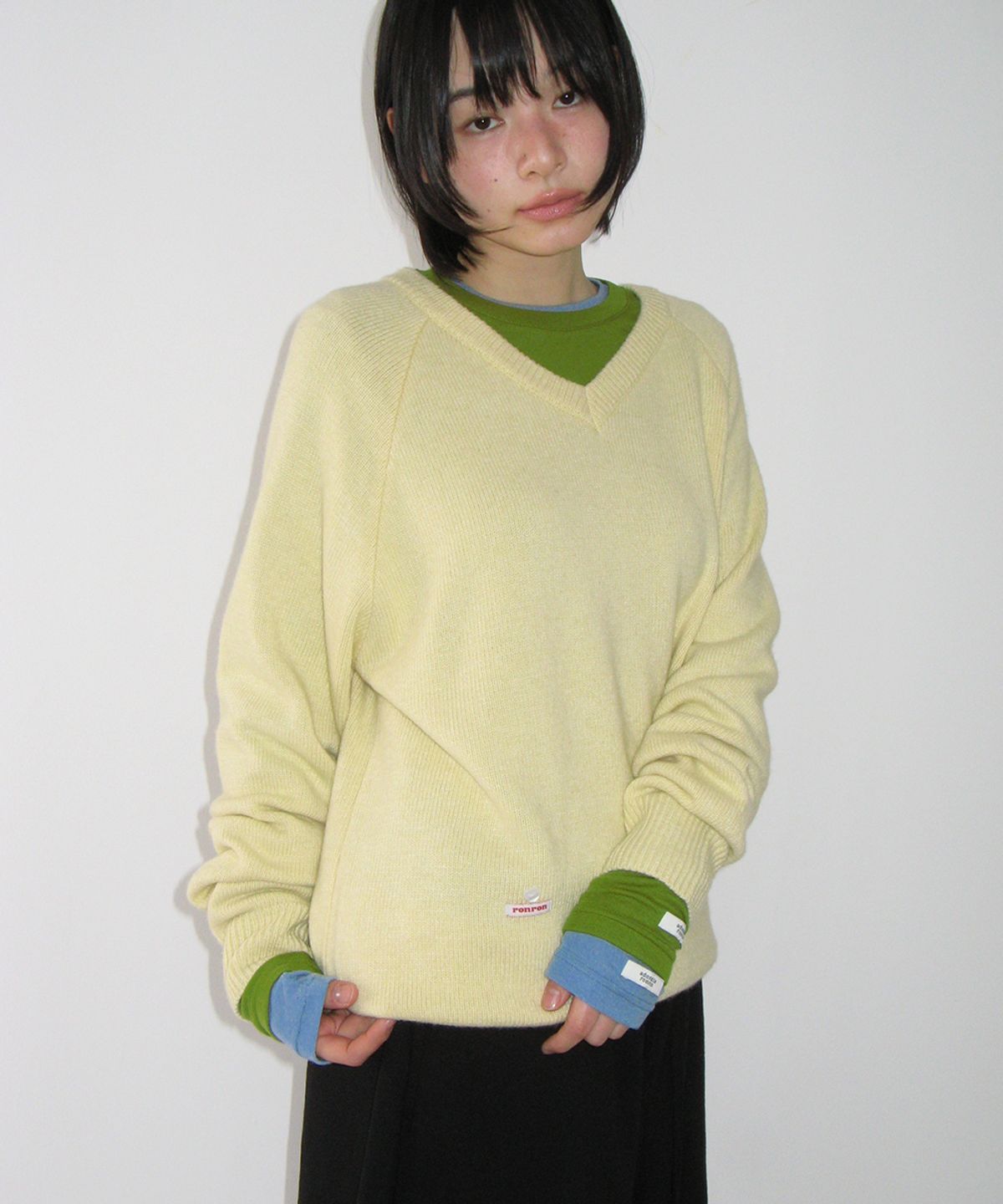 론론(RONRON) SOFT V NECK BASIC KNIT SOFT YELLOW