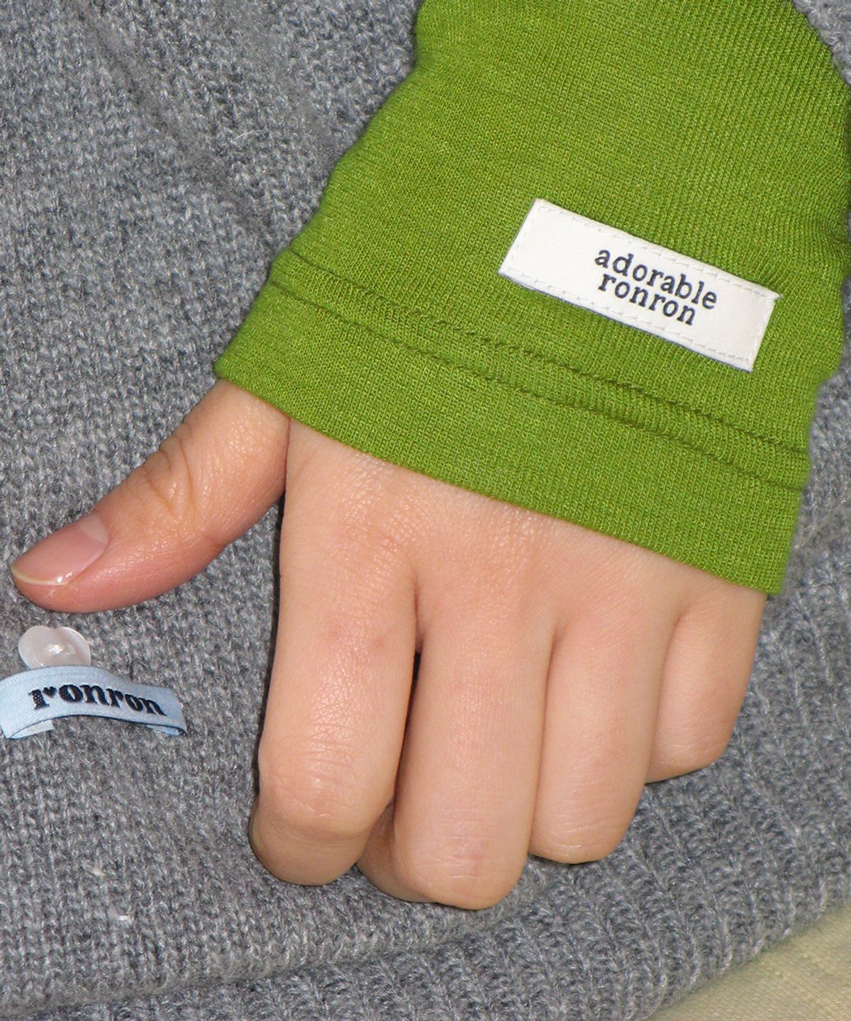 론론(RONRON) SOFT V NECK BASIC KNIT GREY