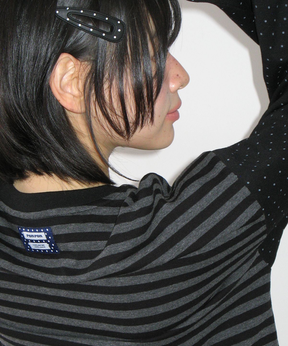 론론(RONRON) HEART DOT POCKET STRIPE LONG SLEEVE BLACK