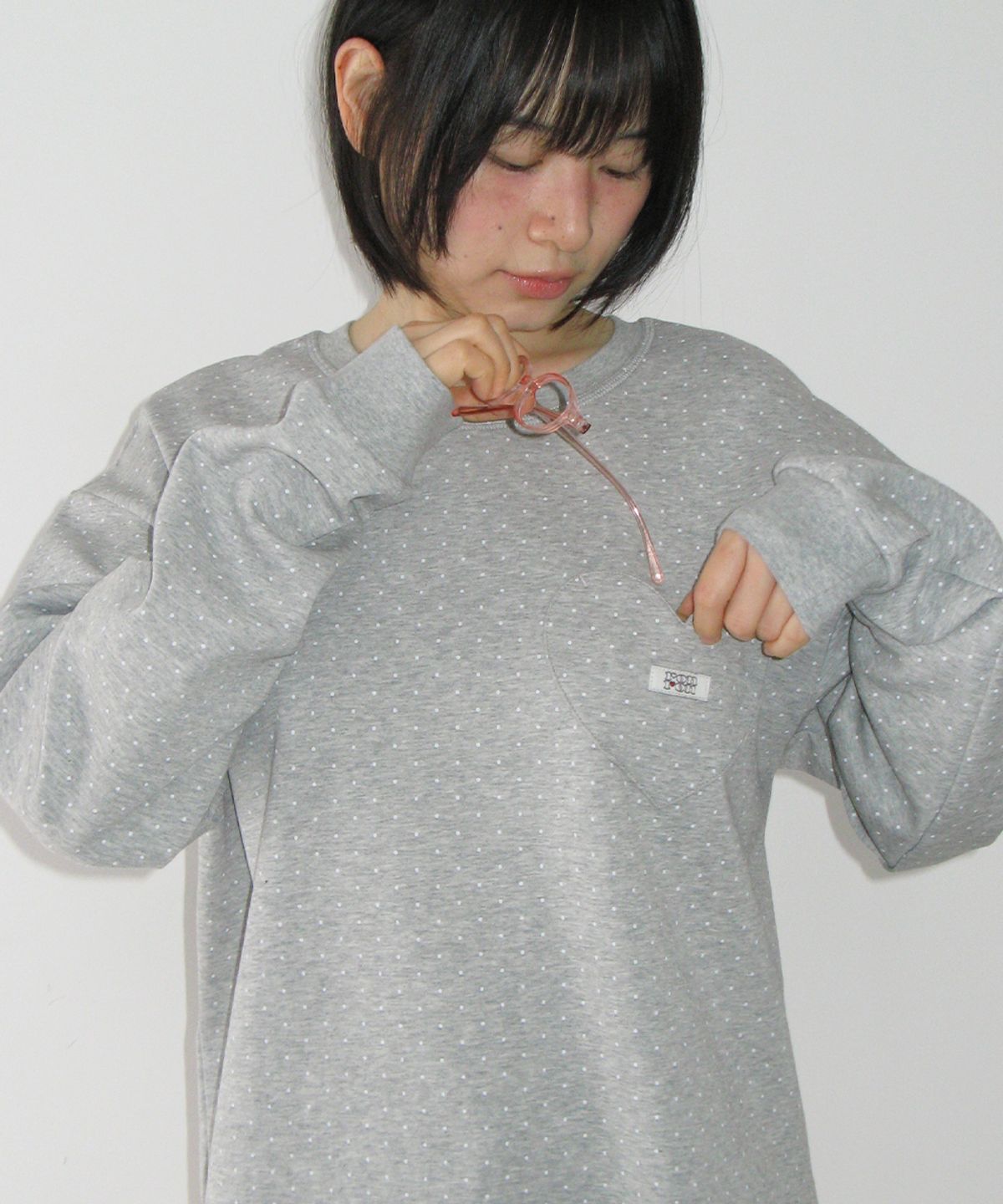 론론(RONRON) DOT HEART POCKET OVER FIT LONG SLEEVE GREY