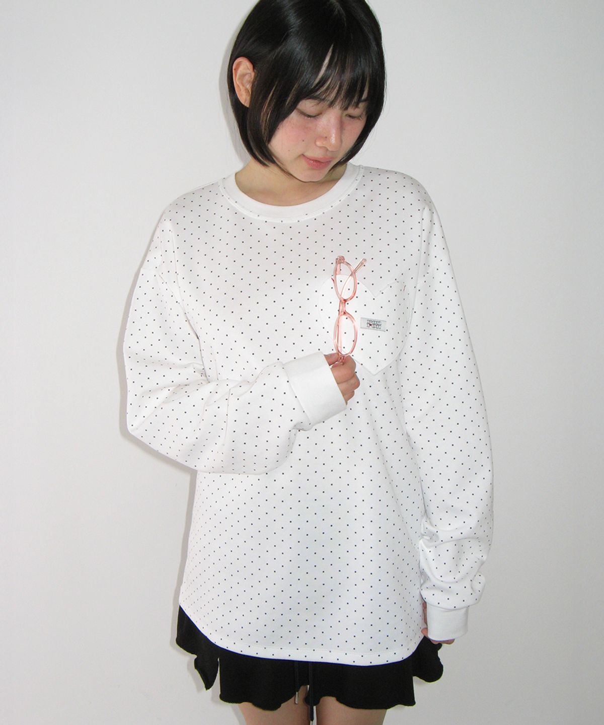 론론(RONRON) DOT HEART POCKET OVER FIT LONG SLEEVE WHITE