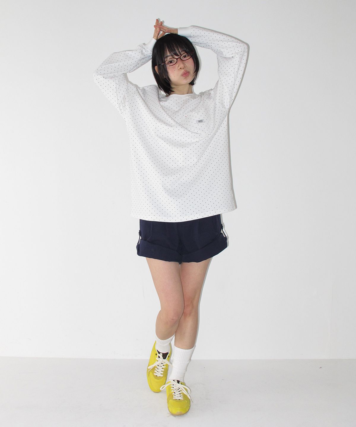 론론(RONRON) DOT HEART POCKET OVER FIT LONG SLEEVE WHITE