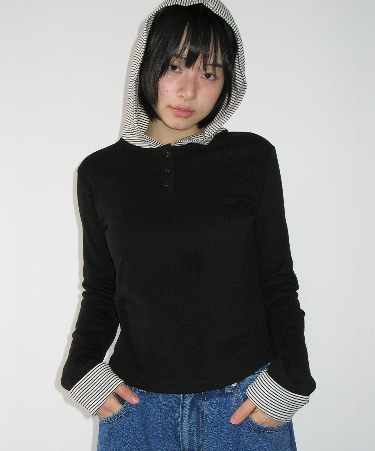 론론(RONRON) BUTTON CUFF HOODIE LONG SLEEVE BLACK