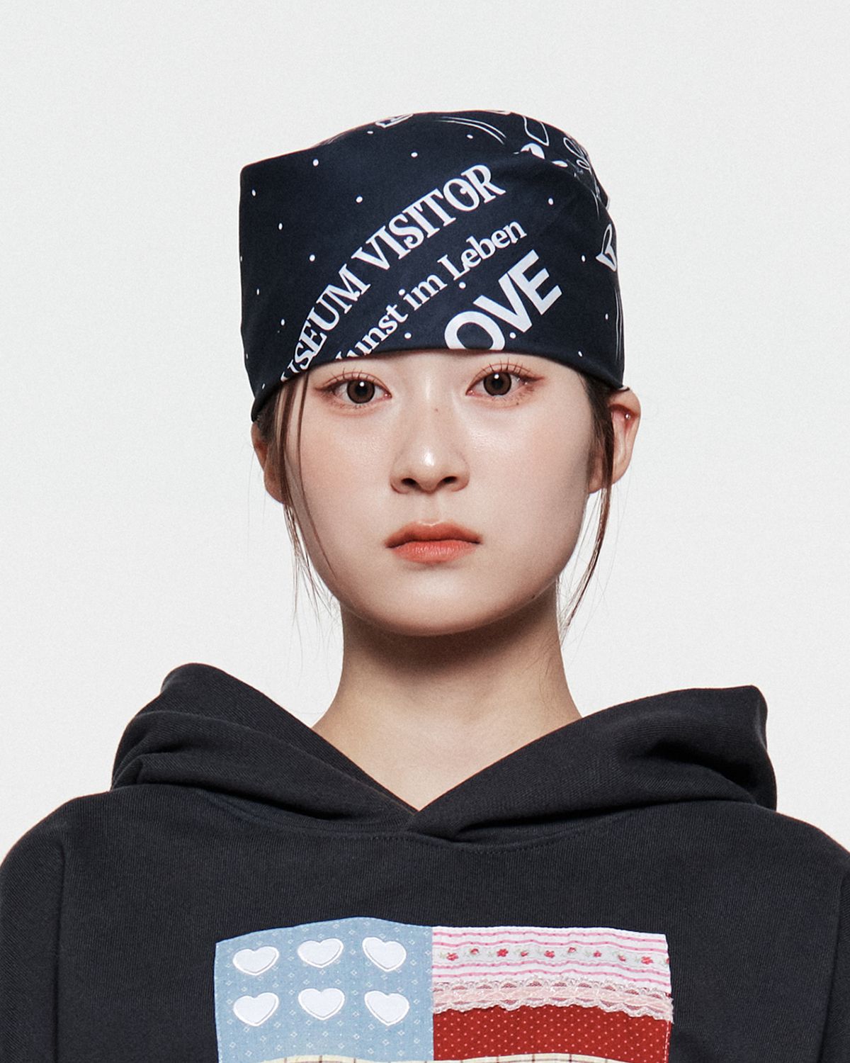 더뮤지엄비지터(THEMUSEUMVISITOR) ART LOVE PAISLEY SCARF (CHARCOAL)