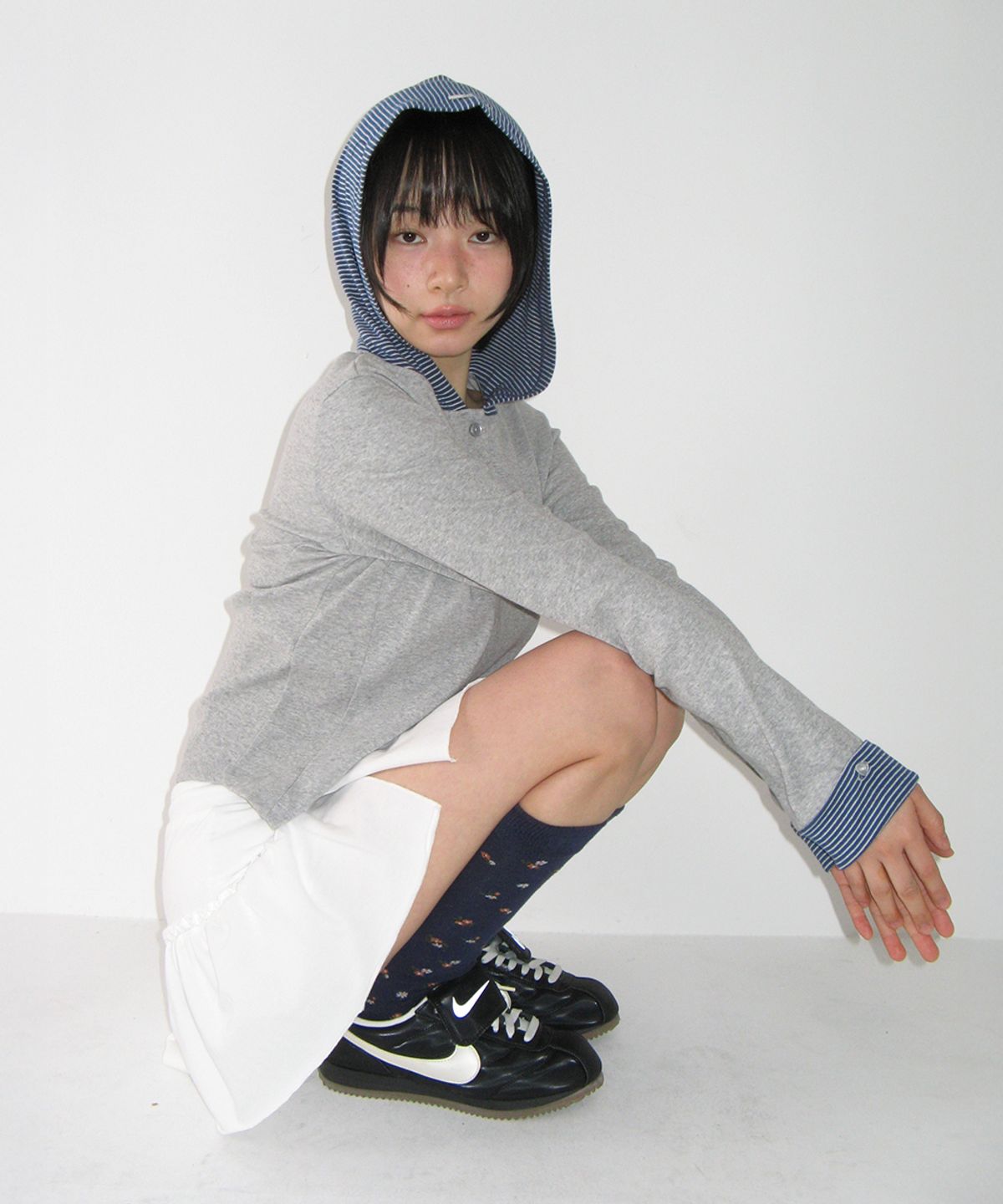 론론(RONRON) BUTTON CUFF HOODIE LONG SLEEVE GREY
